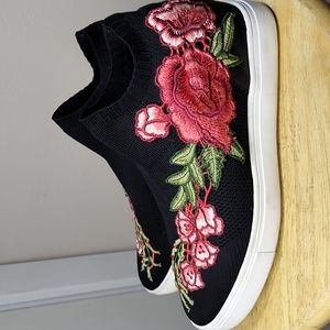 Steve Madden flower embroidery shoes
